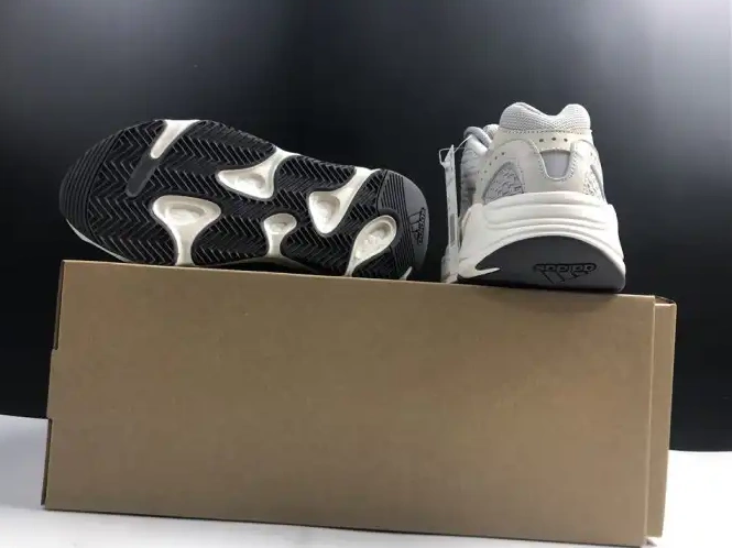 GY7924 V2 Boost Cream Adidas Cream 700 Yeezy 0501
